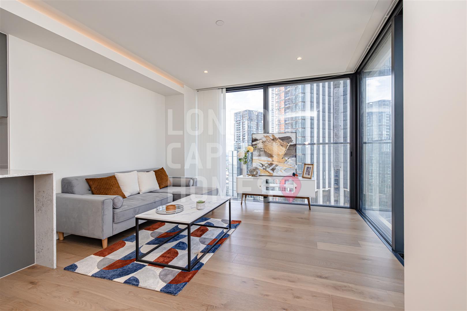 2 bed property in Hampton Tower, Marsh Wall, London